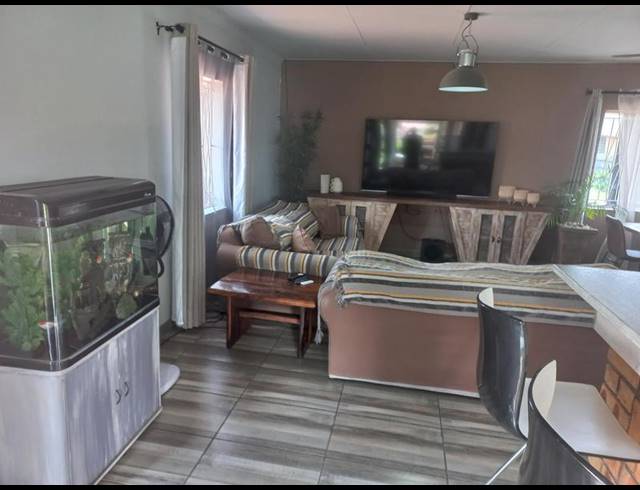 3 BEDROOM HOUSE FOR SALE IN VAN DYK PARK